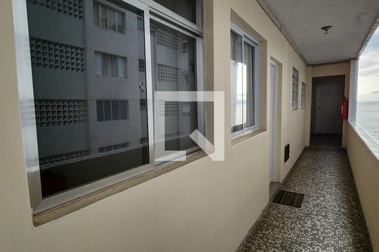 Corredor de apartamento para alugar com 2 quartos, 40m² em Embaré, Santos