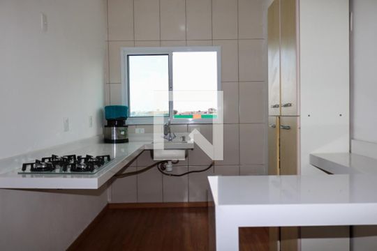 Cozinha de apartamento para alugar com 2 quartos, 45m² em Santa Maria, Santo André