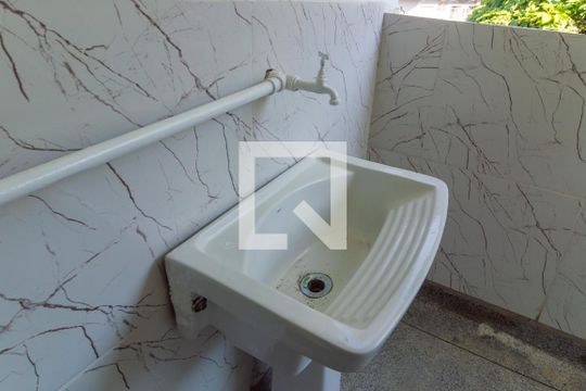 Área de Serviço de apartamento para alugar com 1 quarto, 72m² em Jardim Tupanci, Barueri