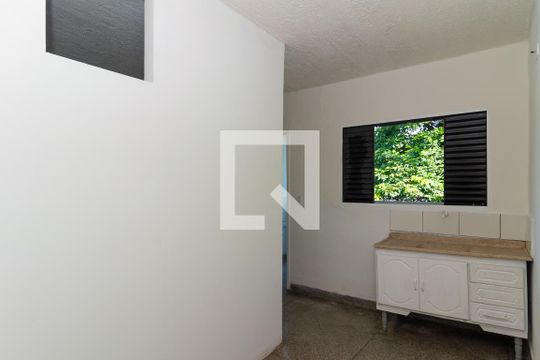 Cozinha de apartamento para alugar com 1 quarto, 72m² em Jardim Tupanci, Barueri