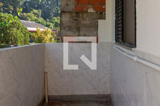 Área de Serviço de apartamento para alugar com 1 quarto, 72m² em Jardim Tupanci, Barueri