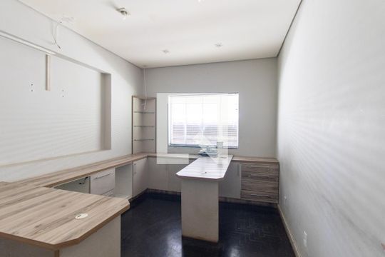 Escritório de casa para alugar com 2 quartos, 350m² em Centro, Curitiba