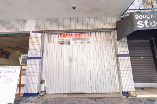 Fachada de casa para alugar com 2 quartos, 350m² em Centro, Curitiba