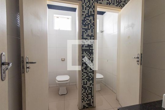 Banheiro Social 1 de casa para alugar com 2 quartos, 350m² em Centro, Curitiba