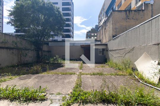 Quintal de casa para alugar com 2 quartos, 350m² em Centro, Curitiba