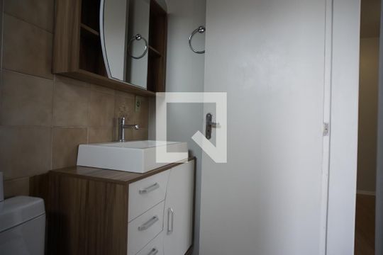 Banheiro de kitnet/studio para alugar com 1 quarto, 37m² em Sarandi, Porto Alegre