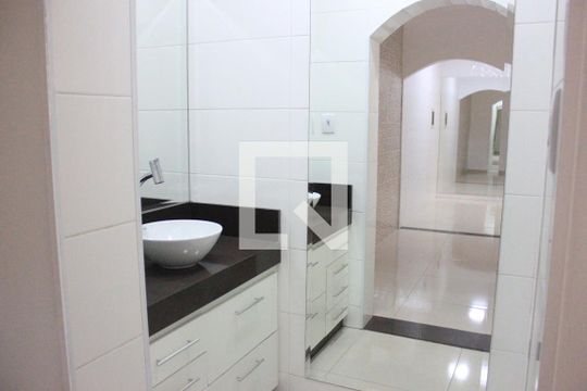 Banheiro 1 de casa para alugar com 2 quartos, 115m² em Jardim Cumbica, Guarulhos