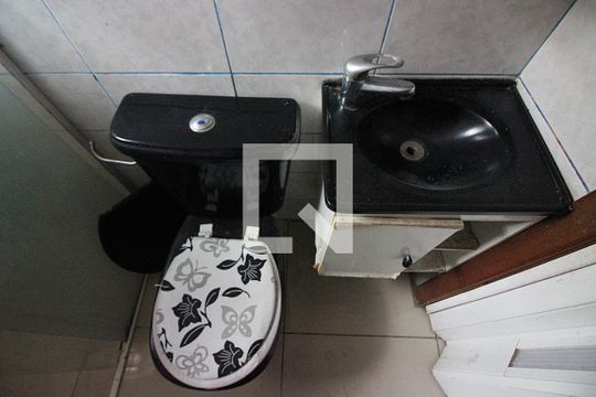 Banheiro Social de casa para alugar com 3 quartos, 90m² em Alves Dias, São Bernardo do Campo