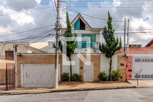 Fachada de casa para alugar com 3 quartos, 325m² em Jardim Londrina, São Paulo