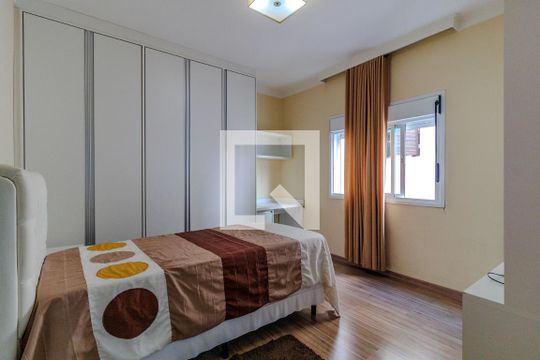 Suíte 1 de casa para alugar com 3 quartos, 325m² em Jardim Londrina, São Paulo