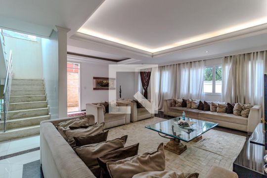 Casa para alugar com 3 quartos, 325m² em Jardim Londrina, São Paulo