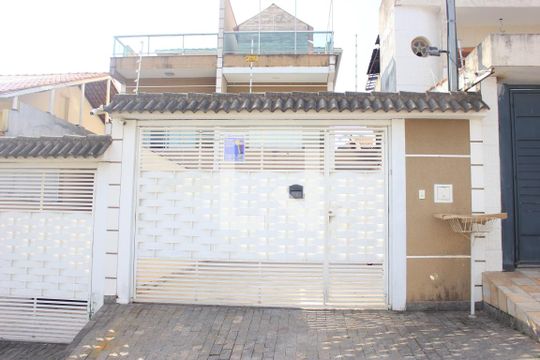 Fachada esterna com placa QuintoAndar de casa à venda com 3 quartos, 132m² em Parque Renato Maia, Guarulhos