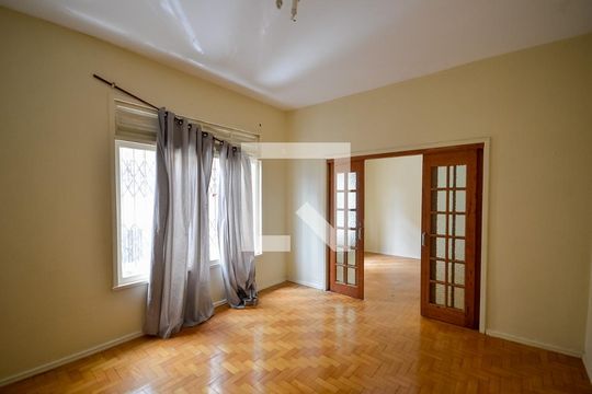 Sala de casa à venda com 5 quartos, 300m² em Tijuca, Rio de Janeiro