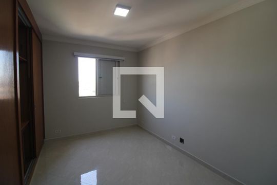 Quarto 2 de apartamento para alugar com 2 quartos, 56m² em Vila Erna, São Paulo