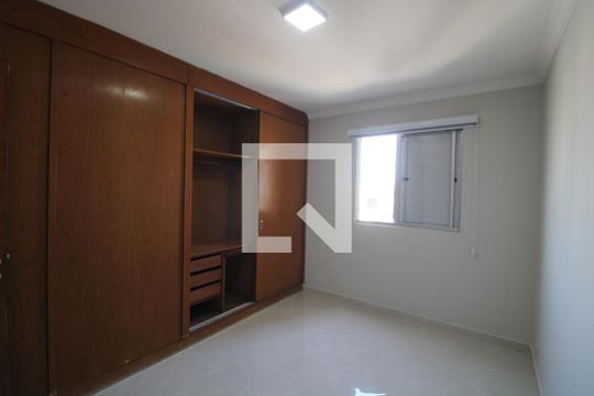 Quarto 2 de apartamento para alugar com 2 quartos, 56m² em Vila Erna, São Paulo