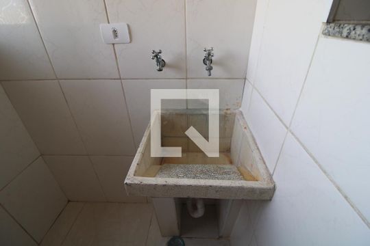 Tanque de apartamento para alugar com 2 quartos, 56m² em Vila Erna, São Paulo