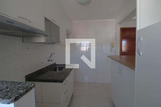 Cozinha de apartamento para alugar com 2 quartos, 56m² em Vila Erna, São Paulo