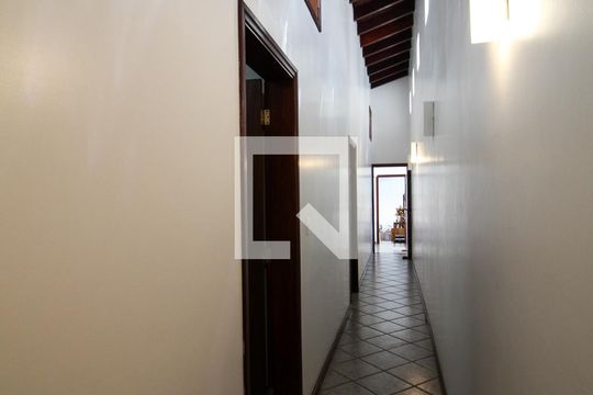 Corredor de casa para alugar com 3 quartos, 560m² em Parque Campolim, Sorocaba