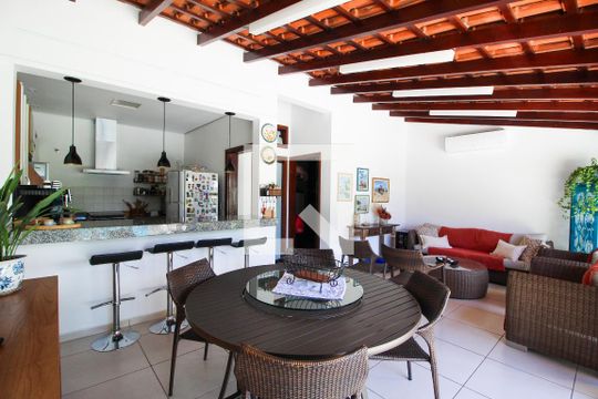 Cozinha de casa para alugar com 3 quartos, 560m² em Parque Campolim, Sorocaba
