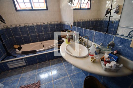 Banheiro da Suíte de casa à venda com 6 quartos, 2520m² em Chácara Santa Margarida, Campinas