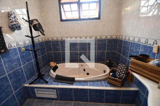Banheiro da Suíte de casa à venda com 6 quartos, 2520m² em Chácara Santa Margarida, Campinas