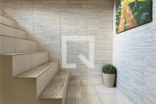 Escada de casa à venda com 3 quartos, 140m² em Vila Porto, Barueri