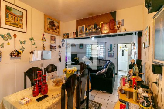 Sala de casa à venda com 3 quartos, 200m² em Tirol, Contagem