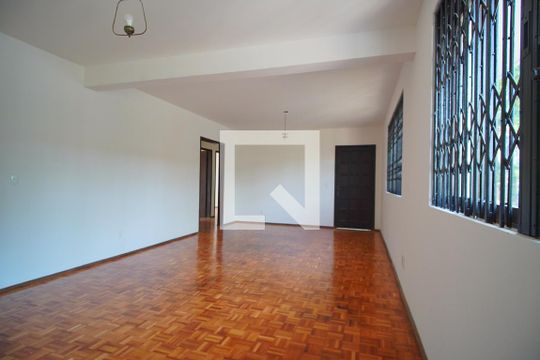 Sala de casa à venda com 3 quartos, 250m² em Vila Jardim, Porto Alegre
