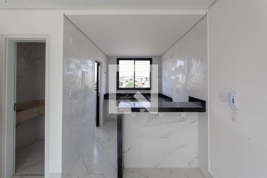 Cozinha de apartamento à venda com 3 quartos, 90m² em Santa Amelia, Belo Horizonte