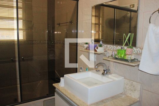 Banheiro 1 de casa à venda com 4 quartos, 223m² em Jardim Dourado, Guarulhos