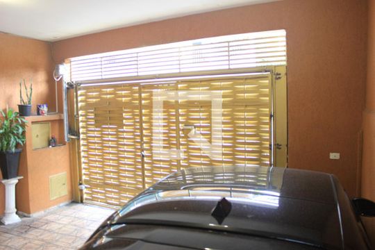 Garagem de casa à venda com 4 quartos, 223m² em Jardim Dourado, Guarulhos