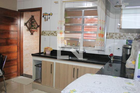 Cozinha de casa à venda com 4 quartos, 223m² em Jardim Dourado, Guarulhos