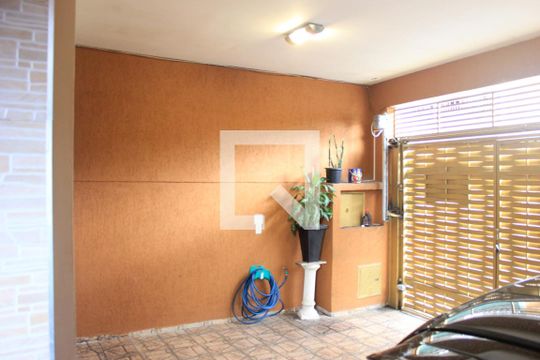 Garagem de casa à venda com 4 quartos, 223m² em Jardim Dourado, Guarulhos