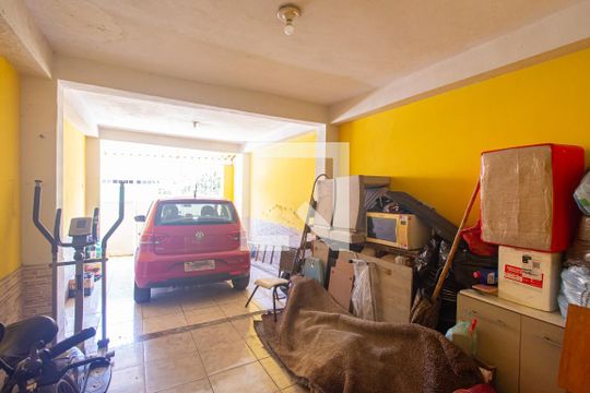 Garagem de casa à venda com 3 quartos, 300m² em Campo Grande, Rio de Janeiro