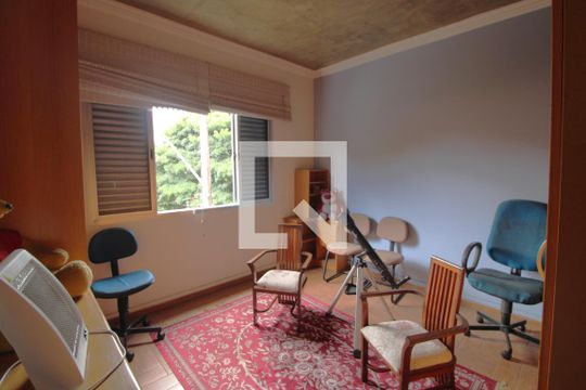 Suíte 3 de casa para alugar com 4 quartos, 330m² em Jardim Umuarama, São Paulo