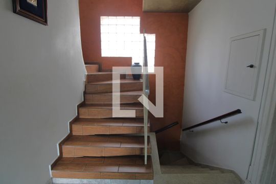 Escada de casa à venda com 4 quartos, 330m² em Jardim Umuarama, São Paulo