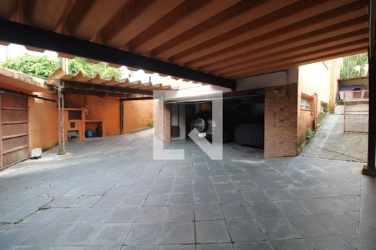 Garagem de casa à venda com 4 quartos, 330m² em Jardim Umuarama, São Paulo