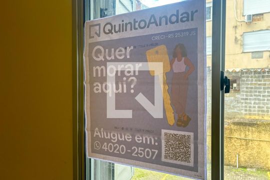PLACA de apartamento para alugar com 2 quartos, 44m² em São Sebastião, Porto Alegre