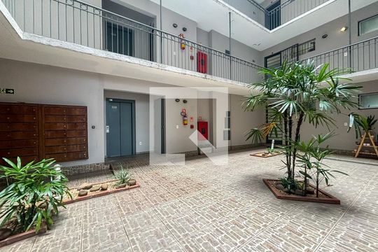 Hall de entrada de apartamento para alugar com 2 quartos, 44m² em São Sebastião, Porto Alegre