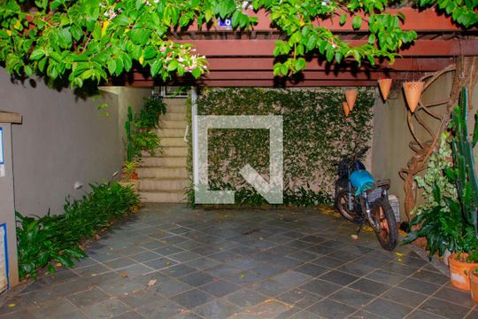 Garagem de casa de condomínio à venda com 2 quartos, 119m² em Vila Albano, São Paulo