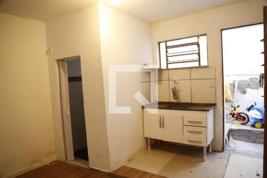 Sala-Cozinha de casa para alugar com 1 quarto, 30m² em Piqueri, São Paulo