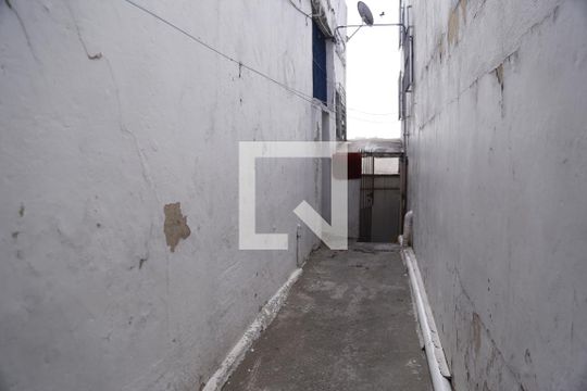 Corredor de casa para alugar com 1 quarto, 30m² em Piqueri, São Paulo