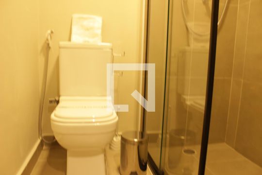 Banheiro de apartamento à venda com 1 quarto, 18m² em Pinheiros, São Paulo