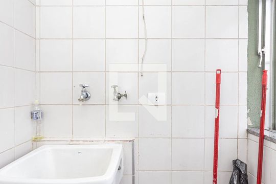 Area de Serviços de apartamento para alugar com 2 quartos, 60m² em Vila Nair, São Paulo