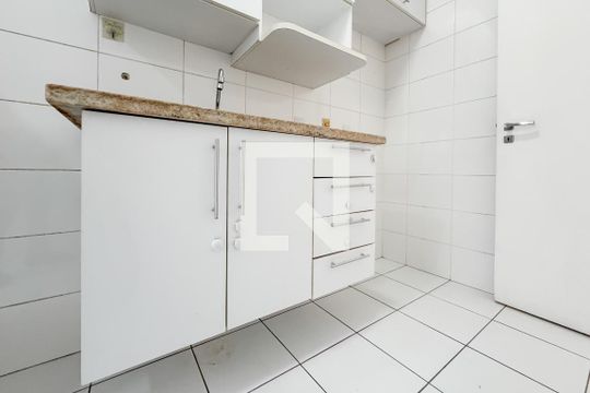 Cozinha  de apartamento à venda com 2 quartos, 54m² em Liberdade, São Paulo