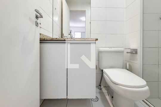 Banheiro da Suíte de apartamento à venda com 2 quartos, 54m² em Liberdade, São Paulo