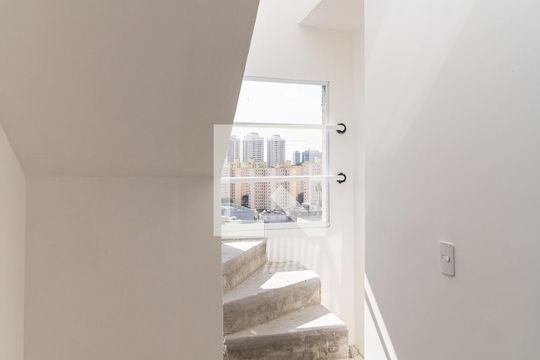 Escada de apartamento à venda com 1 quarto, 64m² em Vila Moraes, São Paulo