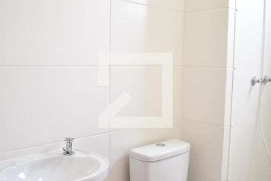 Banheiro de apartamento para alugar com 2 quartos, 50m² em Campo Grande, Rio de Janeiro