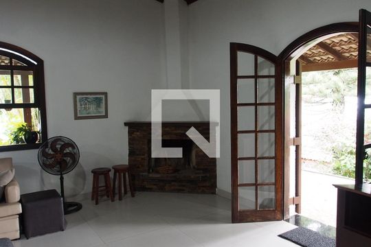 Sala de casa de condomínio à venda com 4 quartos, 600m² em Chácara Morada Mediterrânea, Jundiaí