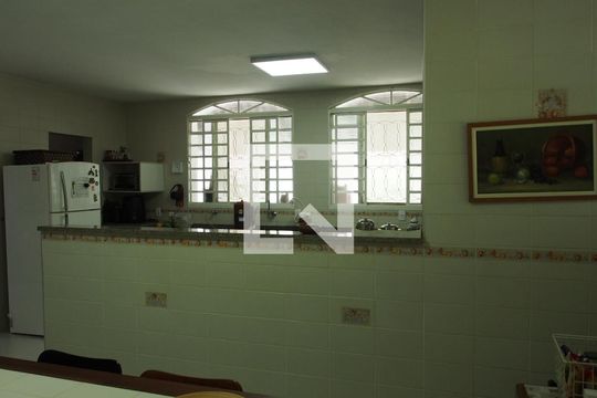 Cozinha de casa de condomínio à venda com 4 quartos, 600m² em Chácara Morada Mediterrânea, Jundiaí